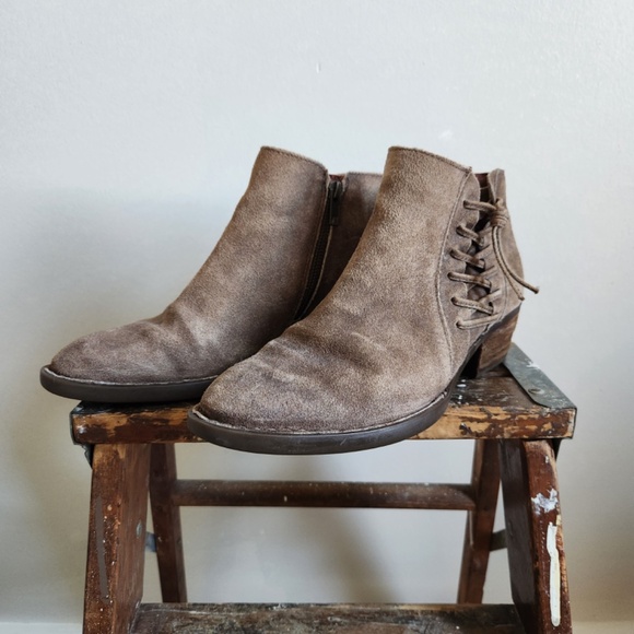 Born Bessie Suede Ankle Boot Side Zip Brown Size 8.5 - Picture 2 of 8